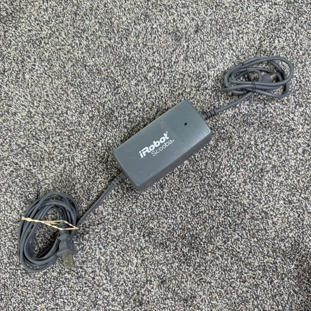 iRobot Scooba Floor Scrubbing Robot Bundle with Virtual Walls and Charger PARTS - Picture 10 of 16